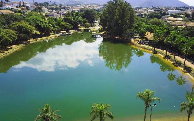 Corpo de homem é encontrado em lago de parque em São Pedro