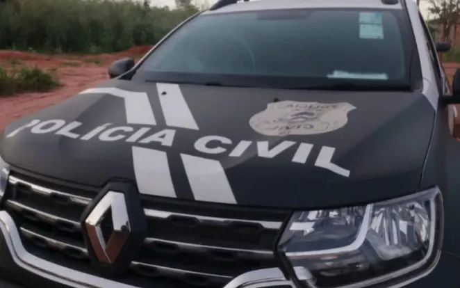 Suspeita de tentar golpe de R$ 100 mil em banco mastiga RG falso ao ver agentes e acaba presa, diz polícia