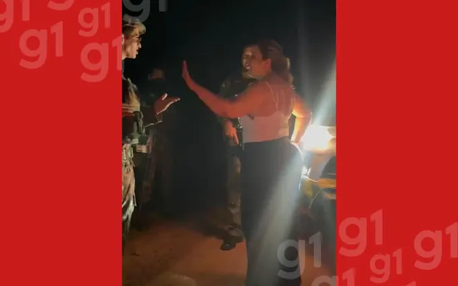 Promotora do MP se altera durante abordagem do Exército em região de fronteira no AC: 'Você não é autoridade'