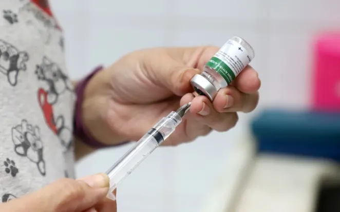 Governo de MG anuncia ampliação de vacinação contra gripe a partir desta terça-feira; Prefeitura de BH diz que precisa receber novas doses