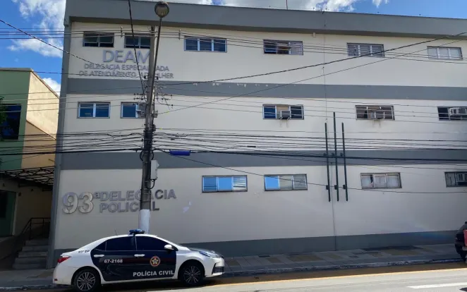 Homem é preso após companheira denunciar tentativa de sufocamento em Volta Redonda