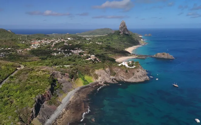 Estudo aponta que Noronha tem população 149% maior que a indicada pelo Censo e reacende debate sobre crescimento da ilha