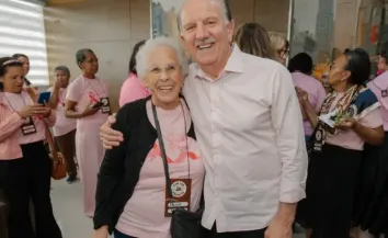 Beto Piteri recebe grupo de mulheres em tratamento contra o câncer em Barueri