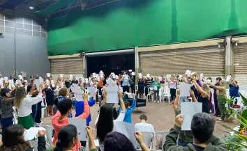 Clube de Mães Atípicas promove noite de acolhimento, música e diversão na Fábrica das Infâncias Japy
